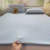 Juego de Tres Piezas de Seda de Hielo Transpirable Refrescante Clase A para Estudiantes, Colchón de Dormitorio, Colchoneta Refrigerante para Cama Individual, Lavable a Máquina
