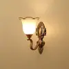 Lámpara de Pared LED Estilo Retro Minimalista Europeo Bronce Rojo Lámpara de Mesita de Noche para Dormitorio Iluminación de Pared para Fondo de TV en Sala de Estar