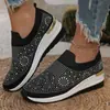 Nova coleção 2024 de sapatos femininos plus size para exportação: bico redondo, salto plataforma, modernos, com enfeites de strass, esportivos e casuais slip-on, disponíveis em estoque