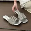 Sandalias de Moda Tipo Chancla con Pedrería Estilo Francés para Mujer 2026 Nueva Versión Coreana Punta Cuadrada Tacón Bajo para Exteriores Playa Sandalias de Moda