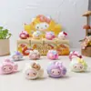 Llavero de Felpa Creativo con Lazo, Carpa, Gato Kt, Figura de Artesanía de Resina Flockada 3D de Dibujos Animados, Caja Ciega Linda