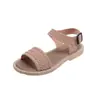 Sandalias y pantuflas para mujer, verano, nuevo estilo romano, planas para exterior, antideslizantes, para vacaciones, playa, hebilla, moda, combinan con todo