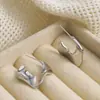 Clip de Oreja de Disco de Espiral Antimosquitos Irregular Sin Perforación de Gama Alta Minimalista Plateado Pendientes Versátiles Brillantes de Moda Elegante para Mujer
