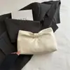Lazo plisado en forma de nube, un bolso nuevo y elegante con un diseño único, un bolso de mano de alta costura para mujer, versátil para eventos nocturnos