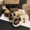 Sapatos peludos femininos para uso externo no inverno, mocassins planos slip-on retrô coreanos da moda 2026, sapatos femininos de algodão peludo