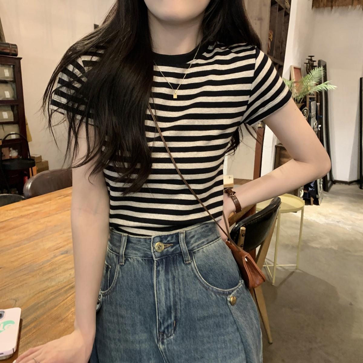 复制_韩系正肩条纹短袖T恤女夏季紧身打底内搭设.jpeg