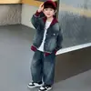 Traje para Niños Primavera y Otoño 2026 Nuevo Estilo Coreano Elegante Conjunto de Otoño para Niños Chaqueta de Mezclilla Ropa Fresca y Moderna para Niños