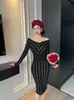Vestido Suéter de Tricô Fashionável com Listras Color Block e Decote V de Outono e Inverno para Pessoas Baixas