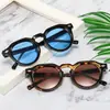 Gafas de Sol Estilo Callejero Transfronterizas Nuevas 2026, Gafas de Sol Sencillas con Montura Redonda Personalizadas, Gafas de Sol a la Moda Europeas y Americanas para Sesión de Fotos