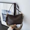 Bolso tipo cubo de gran capacidad para ir al trabajo 2025 Nueva moda retro versátil Bolso de hombro moderno Bolso bandolera de alta gama para llevar bajo el brazo