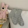 Calcetines Huhu de leche a rayas multicolor finos para rizar a media pantorrilla otoño e invierno calcetines japoneses suaves calcetines de felpa para mujer estudiante venta al por mayor