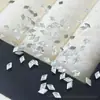 Rhinestones cúbicos de circonia con forma de rombo plano para decoración de uñas, un diseño popular y moderno con patrones de copo de nieve y bordes biselados, para decoración de uñas