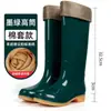 Botas de chuva com sola de borracha para mulheres, impermeáveis, estilosas, de cano alto, antiderrapantes, de altura média da panturrilha, adequadas para trabalho na cozinha, e estilo de cano longo
