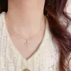 Collar con Colgante de Cruz de Diamantes Completa Moda Estilo Coreano para Mujer, Cadena para Clavícula Versátil de Lujo Ligero Personalizada al por Mayor