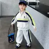 Conjunto de Sudadera con Media Cremallera Color Block para Niños Primavera 2026 Otoño Nuevo Conjunto de Dos Piezas Fresco y Casual de Moda para Niños