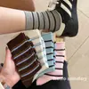 Calcetines a rayas de otoño para mujer, calcetines de media pantorrilla, estilo a rayas de primavera y otoño, calcetines largos versátiles de moda coreana ins, delgados y absorbentes de sudor para verano