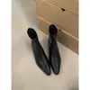 Botas Curtas de Salto Anabela com Zíper Atrás e Bico Quadrado para Mulheres 2025 Novas Botas de Moda Outono e Inverno Simples de Couro Macio