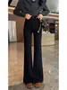 Calça jeans flare preta de cintura alta forrada com fleece para mulheres, novo estilo outono/inverno 2026, corte solto, emagrecedora, com efeito de caimento, calça boca de sino comprimento total