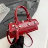 Nova Bolsa de Mão Personalizada Estilo de Rua com Rebites, Bolsa Baguete de Moda de Alta Qualidade, Bolsa Transversal Versátil Estilo Menina Popular de Nicho