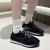 Estación Europea 2026 Otoño/Invierno Nuevos Zapatos Deportivos para Mujer con Cordones Retro Suela Gruesa Casual Aumentadores de Altura
