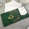 Invitación de boda de doble puerta de terciopelo burdeos con estampado dorado, invitación de boda con insignia de corona estilo europeo de acrílico dorado espejo