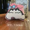 Lindo Vestido Crayon Shin Nueva Muñeca de Peluche Broche Sanrio Shin Nuevo Colgante Chirriante Accesorios para Bolsos Dibujos Animados