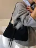 Bolso Retro Francés de Hombro Único para Mujer Otoño e Invierno 2025 Nuevo Bolso de Mano de Nicho para el Trabajo Bolso Cruzado Casual de Moda