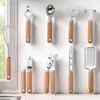 Juego de Gadgets y Utensilios de Cocina con Mango de Madera, Juego para Hornear, Cuchillo para Queso de Pizza, Batidor de Huevos de Acero Inoxidable