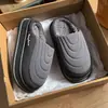 Nuevas zapatillas de algodón de invierno para hombre, adecuadas para usar en exteriores, antibacterianas, resistentes al olor, de suela gruesa, antideslizantes, con una sensación cómoda, zapatillas cerradas de felpa cálida