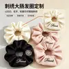 Producción personalizada de scrunchies desde la fábrica de origen, marca de scrunchies de tela, diseño y producción de muestras basados en los dibujos proporcionados, coleteros y accesorios para el cabello