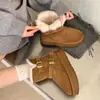 Botas de neve com sola grossa para aumentar a altura, com fivelas duplas, para mulheres, 2026, novo inverno, aveludadas, versáteis, de cano médio, de algodão