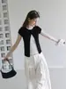 TGGTA Camiseta Preta Falsa de Duas Peças com Ombro Normal de Manga Curta para Mulheres Verão 2026 Novo Design com Senso de Moda Slim Fit Cropped
