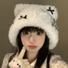 Gorro de tricô para outono e inverno, estilo gato, com abas para as orelhas, forro de pelúcia, espessado para aquecimento, design fofo de desenho animado, faz o rosto parecer menor