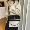 Bolsa de Mão Feminina Moda Transfronteiriça 2026 Nova Vintage para o Dia a Dia Bolsa de Ombro Design de Nicho Bolsa Transversal Atacado