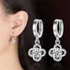 Pendientes de Diamante Flor de la Suerte Trébol de Cuatro Hojas Pendientes Elegantes de Moda Lujo Accesible Gama Alta Exquisitos Pendientes Versátiles Pendientes
