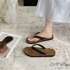 Chanclas Planas para Mujer para Verano Uso al Aire Libre 2025 Nueva Moda Lunares Chanclas de Vacaciones en la Playa