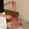Bolsa de Cubo con Cordón de Malla 2026 Nuevo Estilo Bolso Tejido de Piel de Vaca Hecho a Mano Bolso para Teléfono Móvil de Cuero Genuino Bolso de Hombro Pequeño Ligero para Vacaciones
