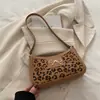 Bolsa Quadrada Pequena de Mão Fashion com Laço Texturizado para Mulheres Nova Coleção Verão 2025 Bolsa de Ombro de Luxo Leve Bolsa de Axila com Padrão de Crocodilo para Mulheres