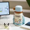 Botella de agua térmica Snoopy de acero inoxidable 316, diseñada para niñas, con un aspecto elegante, perfecta para que los estudiantes la usen en la escuela, cuenta con un asa para transportarla fácilmente y una tapa de tipo pop-up