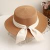 Sombrero de copa pequeño de copa plana Cinta Sombrero de paja para playa y sol Sombrero de verano fresco Sombrero de paja para vacaciones para mujer Moda de socialité Marea