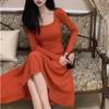 Estilo Europeu Primavera e Outono 2026 Novo Vestido Longo Laranja de Tricô Estilo Hepburn Francês para Mulheres Combinado com um Casaco