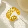 Anillo Abierto de Acero Inoxidable con Diseño de Patrón de Diamante para Hombres y Mujeres, Estilo Pareja, Clásico Vintage Transfronterizo Lujo Ligero Chapado en Oro En Stock