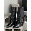Yimien 2026 Otoño/Invierno Nuevas Botas Largas de Caballero Versátiles Apilables de Cuero Suave con Punta Cuadrada Hebilla de Cinturón para Aumentar la Altura y Adelgazar