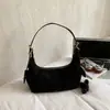 Bolsa Casual de Nicho Retrô 2025 Nova Outono e Inverno Nova Bolsa Transversal de Alta Aparência Feminina para Ombro e Axila