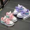 Zapatillas Deportivas para Niños 2025 Primavera Nuevo Estilo Zapatos Casuales para Niñas Zapatillas de Correr para Niños Medianos y Grandes Zapatos de Lona de Caña Baja para Niños Versátiles