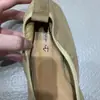 Zapatos planos retro delicados 2026, punta poco profunda, suela blanda, versátiles para el trabajo, de aspecto de hada, elegantes bailarinas