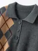 Suéter de cachemira con patrón de rombos estilo universitario para mujer, con cuello polo, cierre de media botón y diseño de punto, perfecto como capa base para otoño e invierno.
