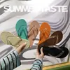 Sandálias de moda versáteis e brilhantes, novas chinelos de praia de verão à prova d'água para mulheres, adequados para viagens e uso ao ar livre