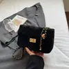 Coleção Outono 2026: Bolsa de Ombro Feminina com Corrente e Padrão de Diamante, Pequena Quadrada Estilosa e Minimalista para Trabalho e Deslocamento