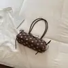 Bolsa de ante estilo francês para axila feminina, nova coleção outono 2026, grande capacidade, design de bolinhas, bolsa baguette retrô para o dia a dia